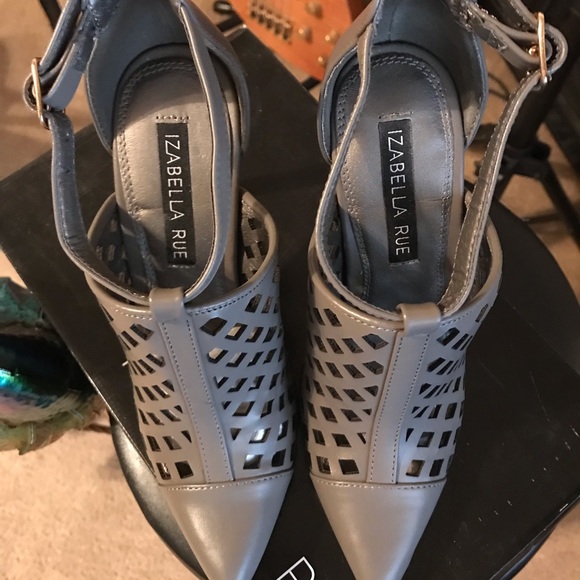 Izabella Rue - Picture 2 of 7